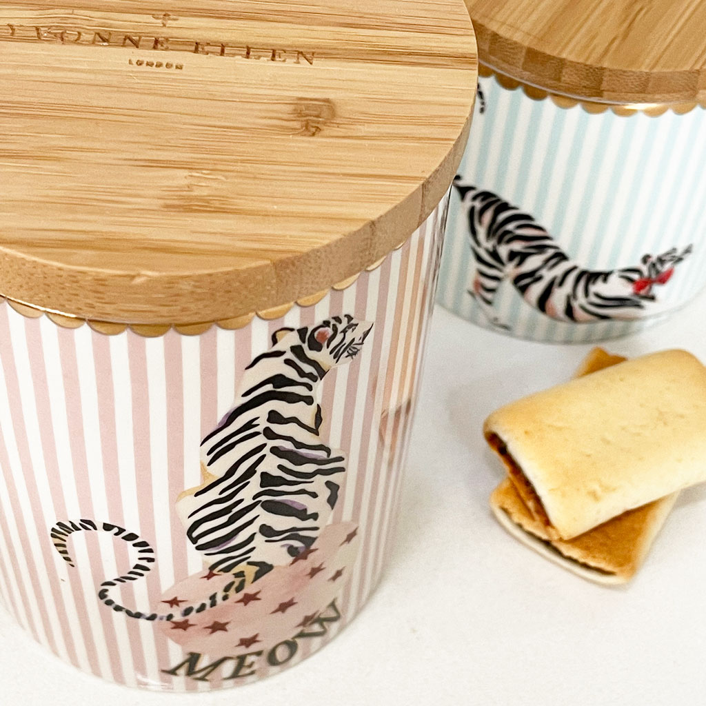 these gorgeous tiger storage jars from Yvonne Ellen are perfect for world tiger day!
